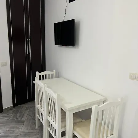 فندق Seaside & ساراندا