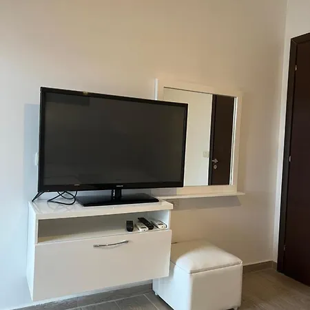 فندق Seaside & ساراندا