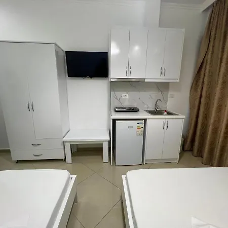 ホテル Seaside & Sarandë